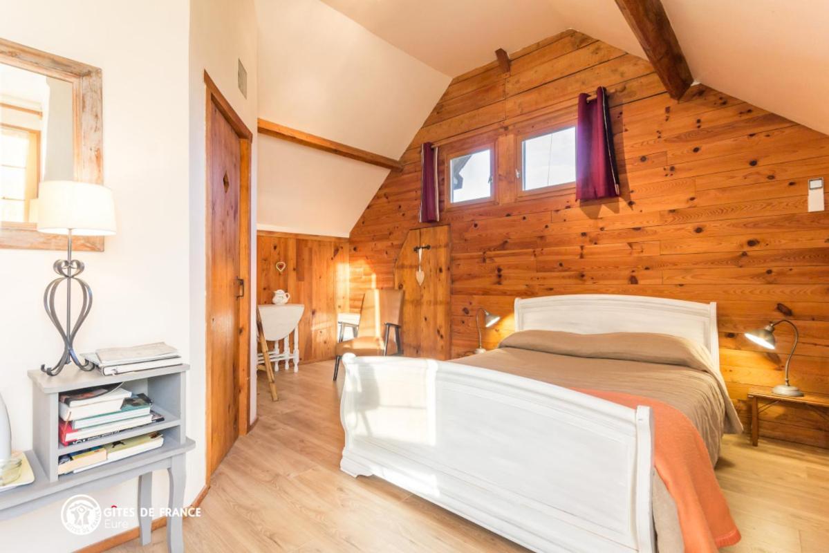 Ferme De La Cacheterie, Bed & Breakfast Fleury-la-Foret Exterior photo